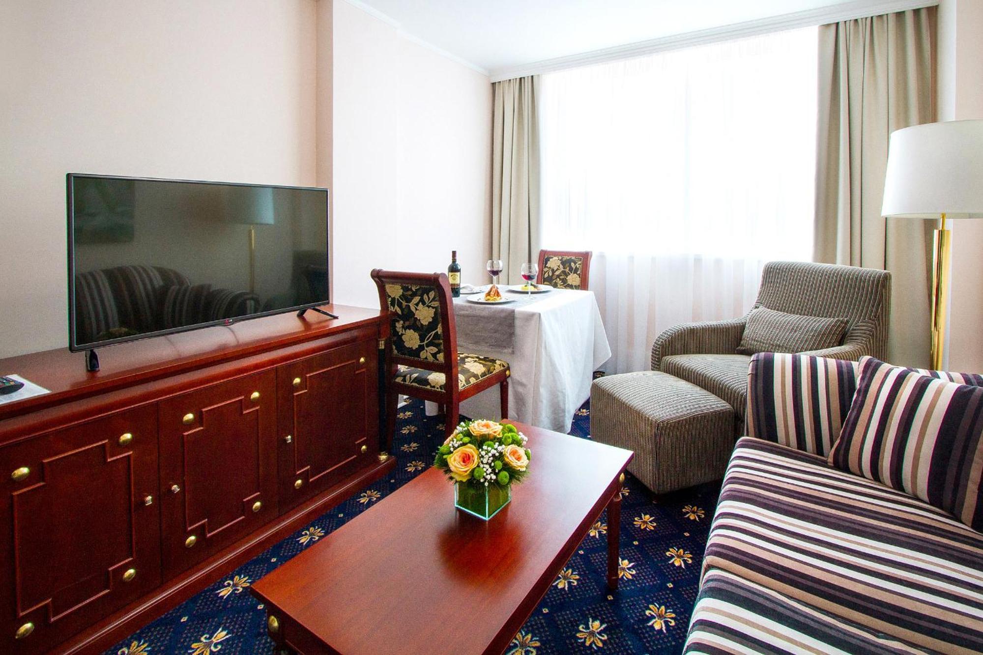 A Hoteli - Hotel Sloboda Sabac Phòng bức ảnh