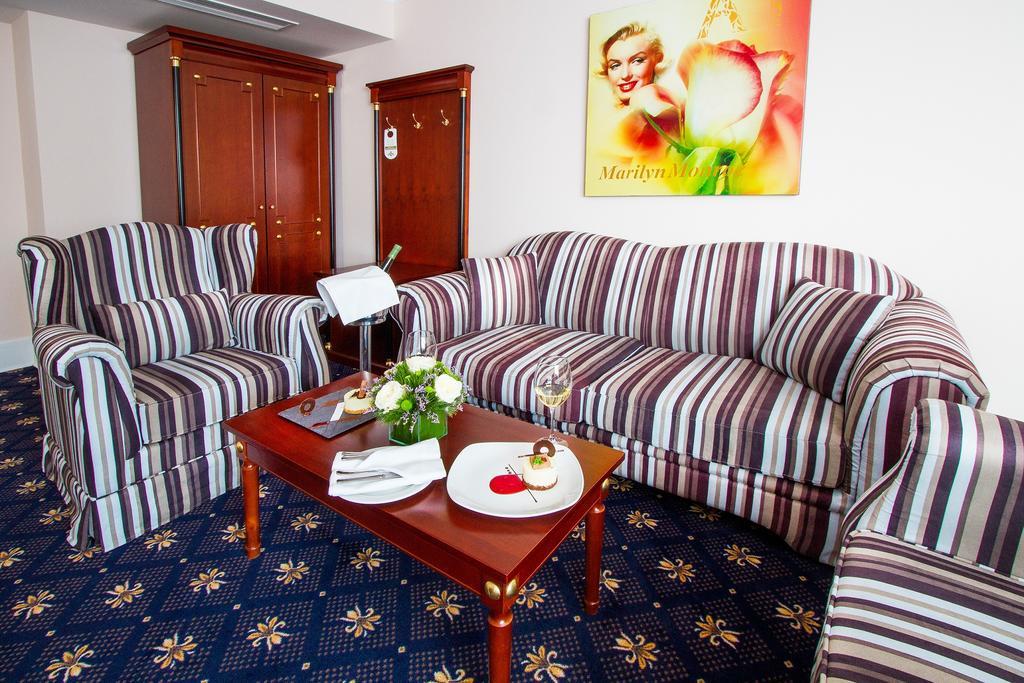 A Hoteli - Hotel Sloboda Sabac Phòng bức ảnh